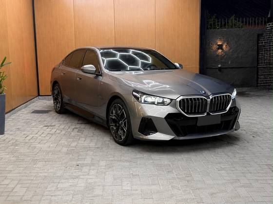 BMW 530e 2.0 TWINPOWER PHEV M SPORT AUTOMÁTICO BMW 530e 2.0 TWINPOWER PHEV M SPORT AUTOMÁTICO